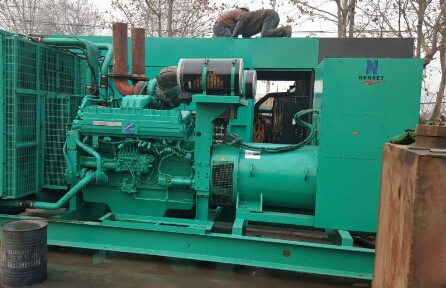 会宁发电机组如何判断水冷式机油散热器内部是否需要清洗？